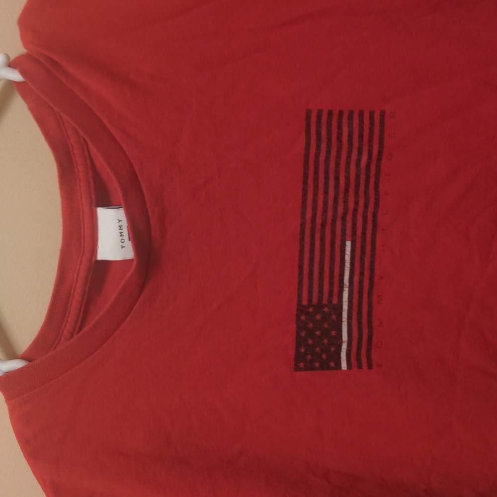 Women's 100% cotton ss t shirt. Red with flag emblem